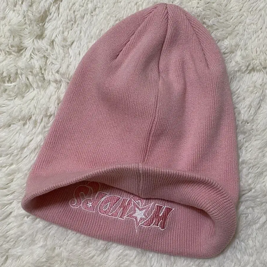 WKNDRS JIRO LOGO BEANIE (PINK)