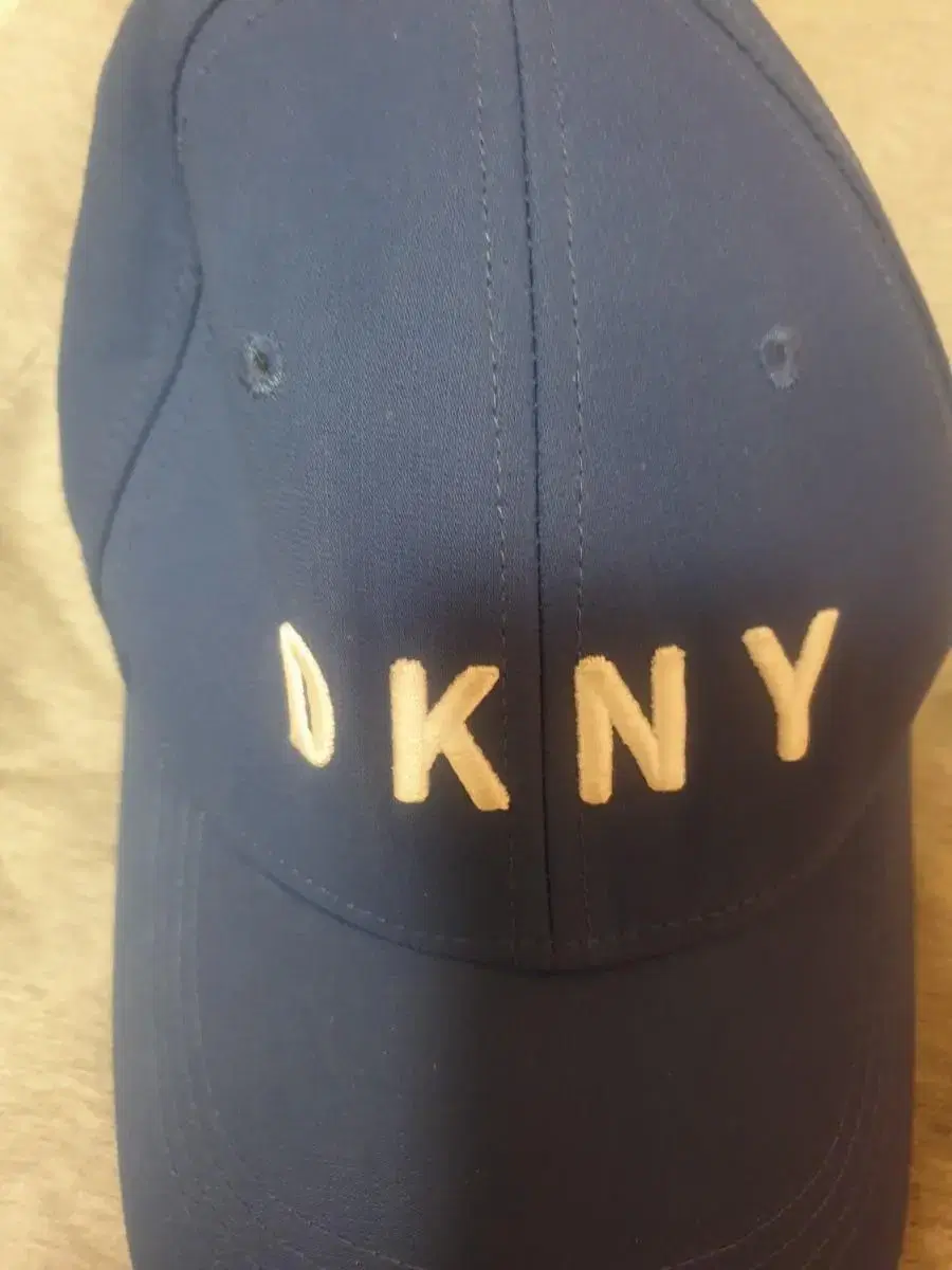 DKNY 모자