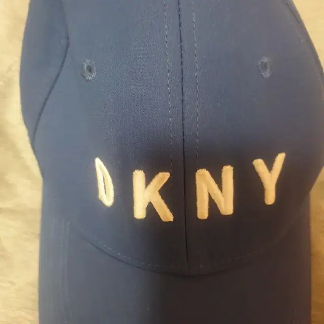 DKNY 모자