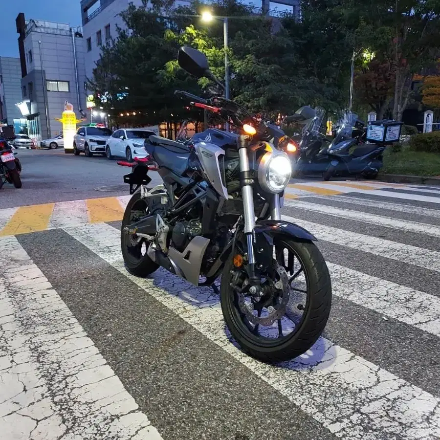 혼다 CB125r 19년식 1만Km  차량 판매합니다 cb125r