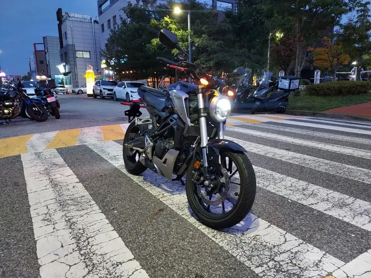 혼다 CB125r 19년식 1만Km  차량 판매합니다 cb125r