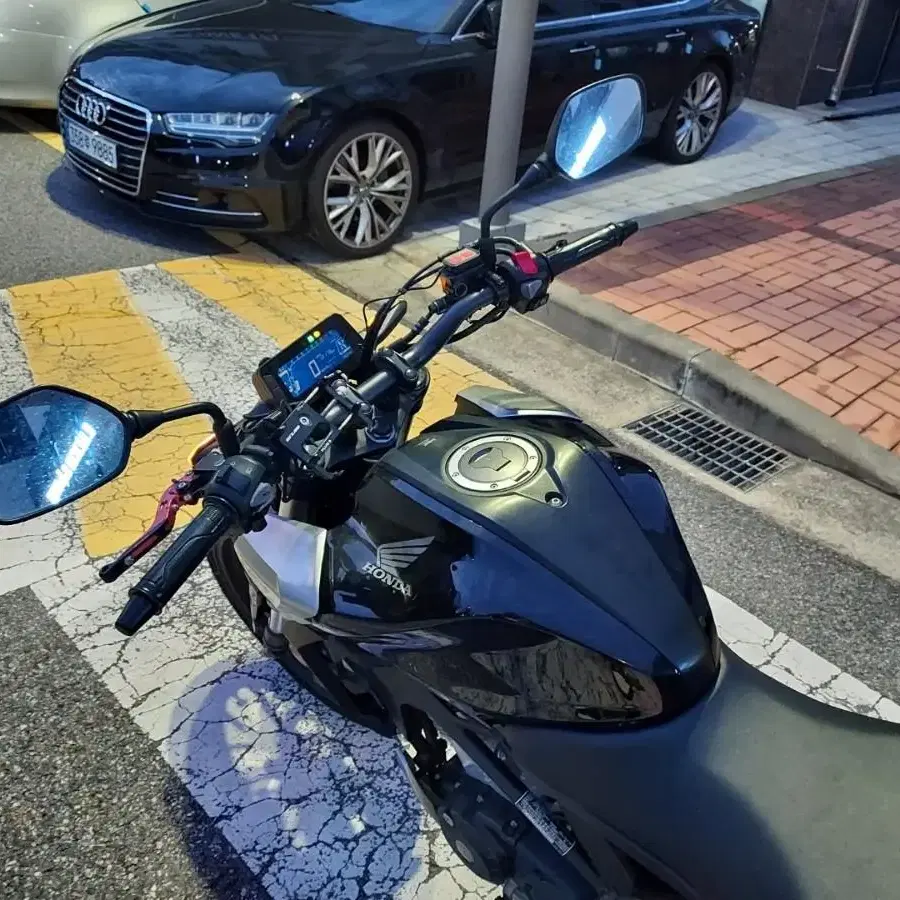 혼다 CB125r 19년식 1만Km  차량 판매합니다 cb125r