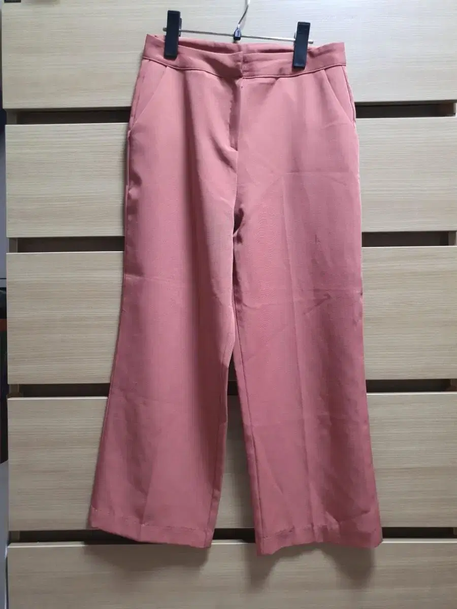 Pants/jumpsuits 1,000 won per piece