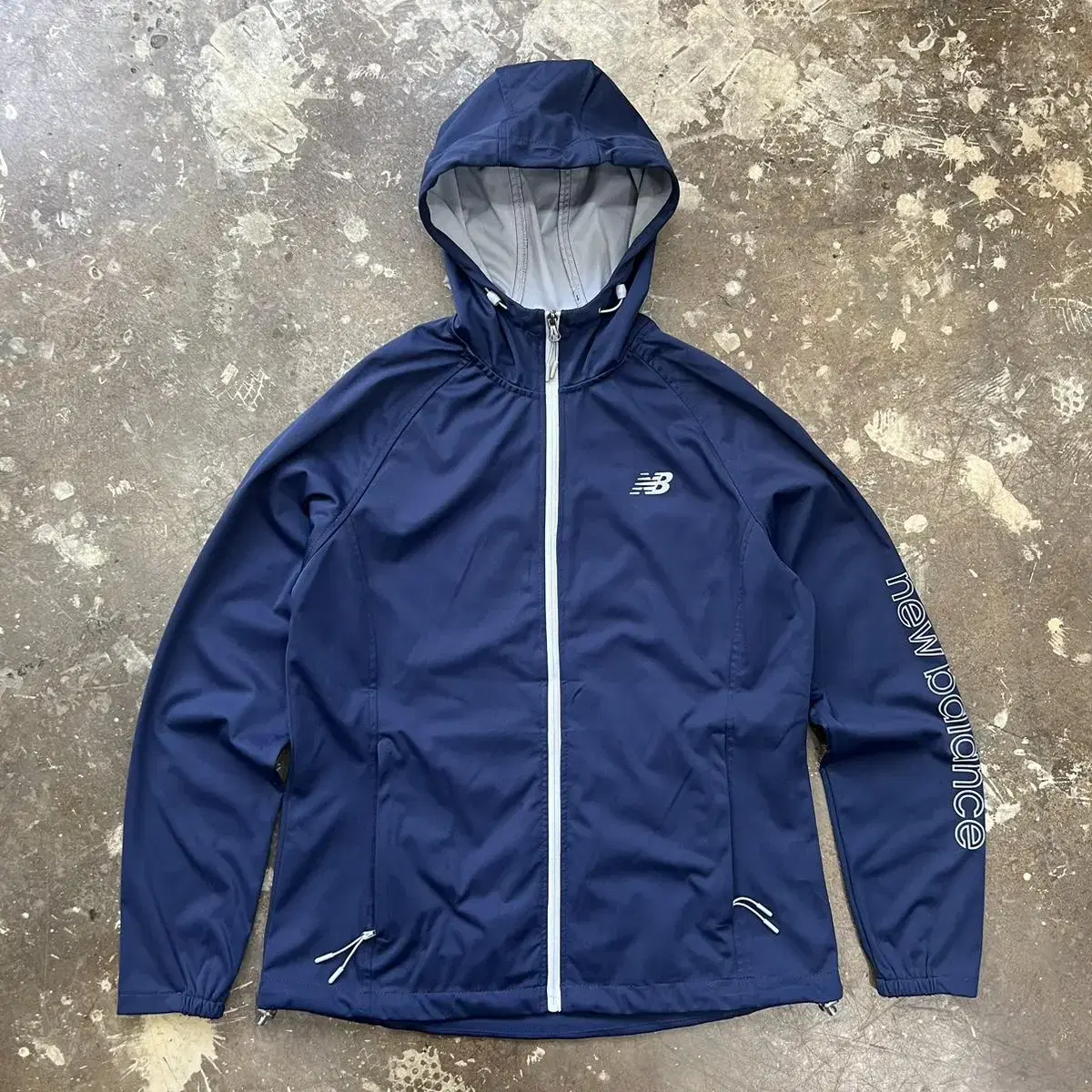 L) New Balance Windbreaker Women's Windbreaker