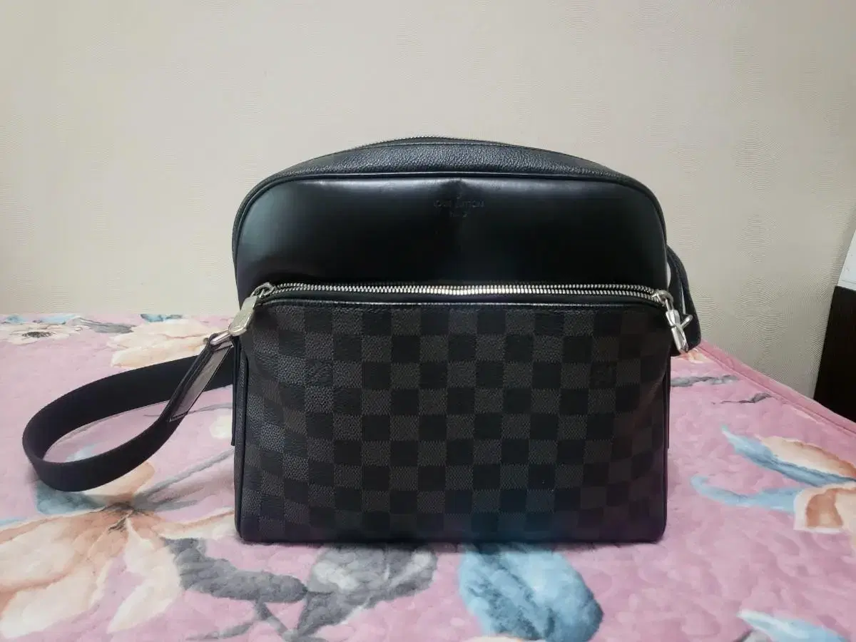 Louis Vuitton Men's Messenger Bag