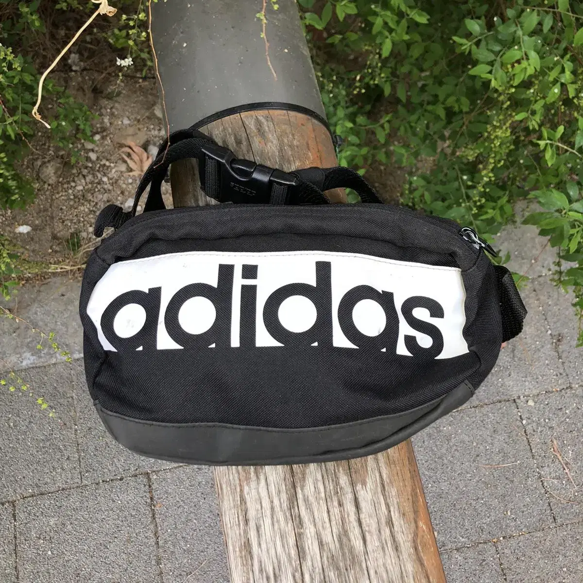 Vintage Adidas black mini hipsack