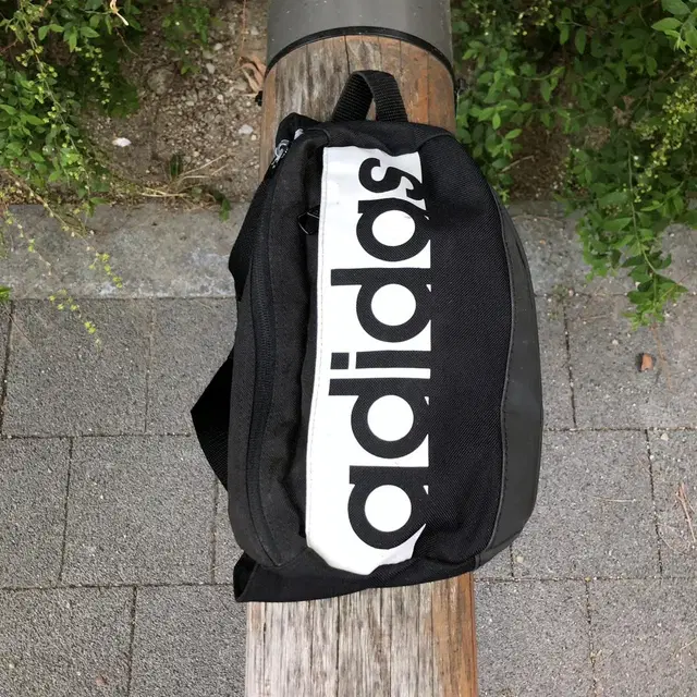 Vintage Adidas black mini hipsack