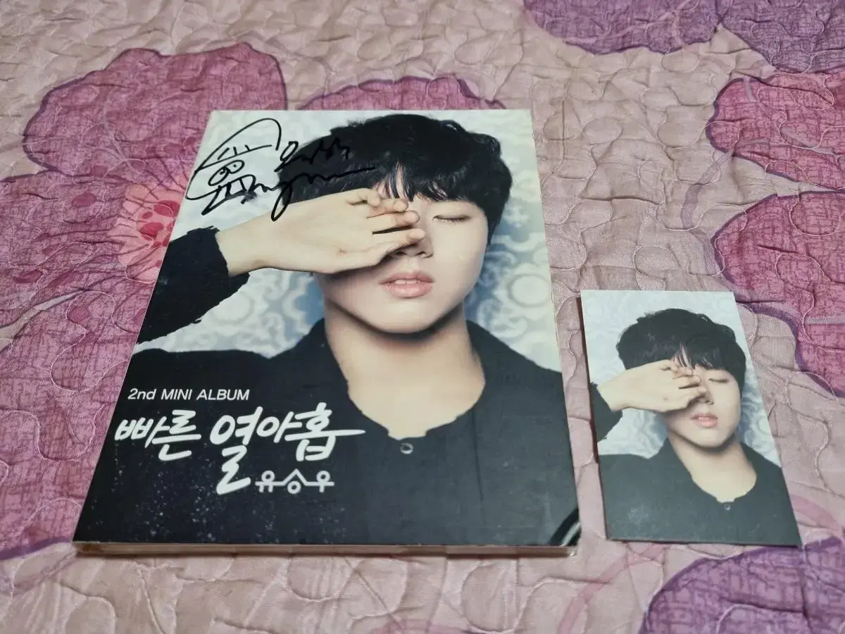 Seungwoo Yoo sells non-sale signed album