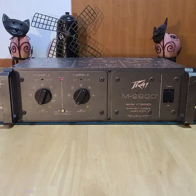 PEAVEY  M-2600 POWER AMP