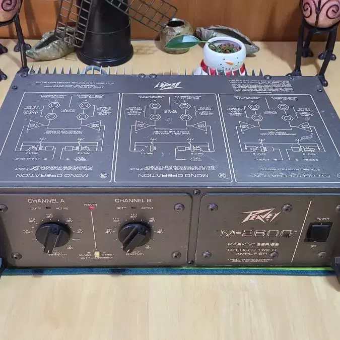 PEAVEY  M-2600 POWER AMP