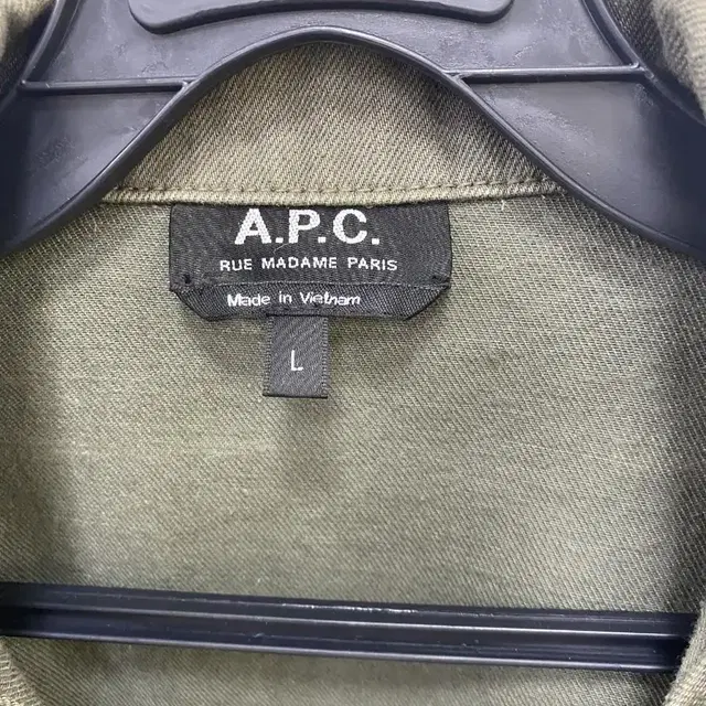 가격내림/(새상품)APC 아페쎄 블루종 커리어 자켓 카키L