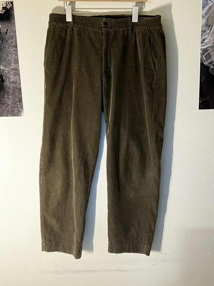 Non-Slouchy Corduroy Crop Pants