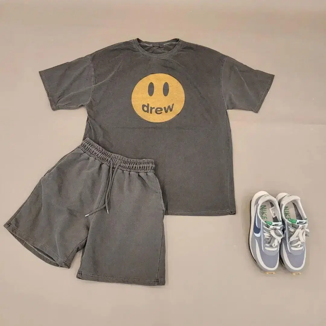 Free shipping pigment draw short sleeve tee, short pants training set chuu training set