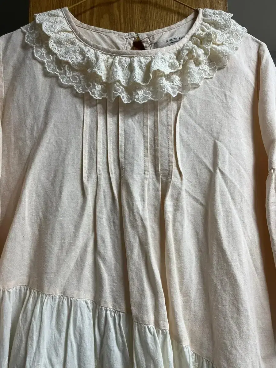 Tusotragee linen lace blouse