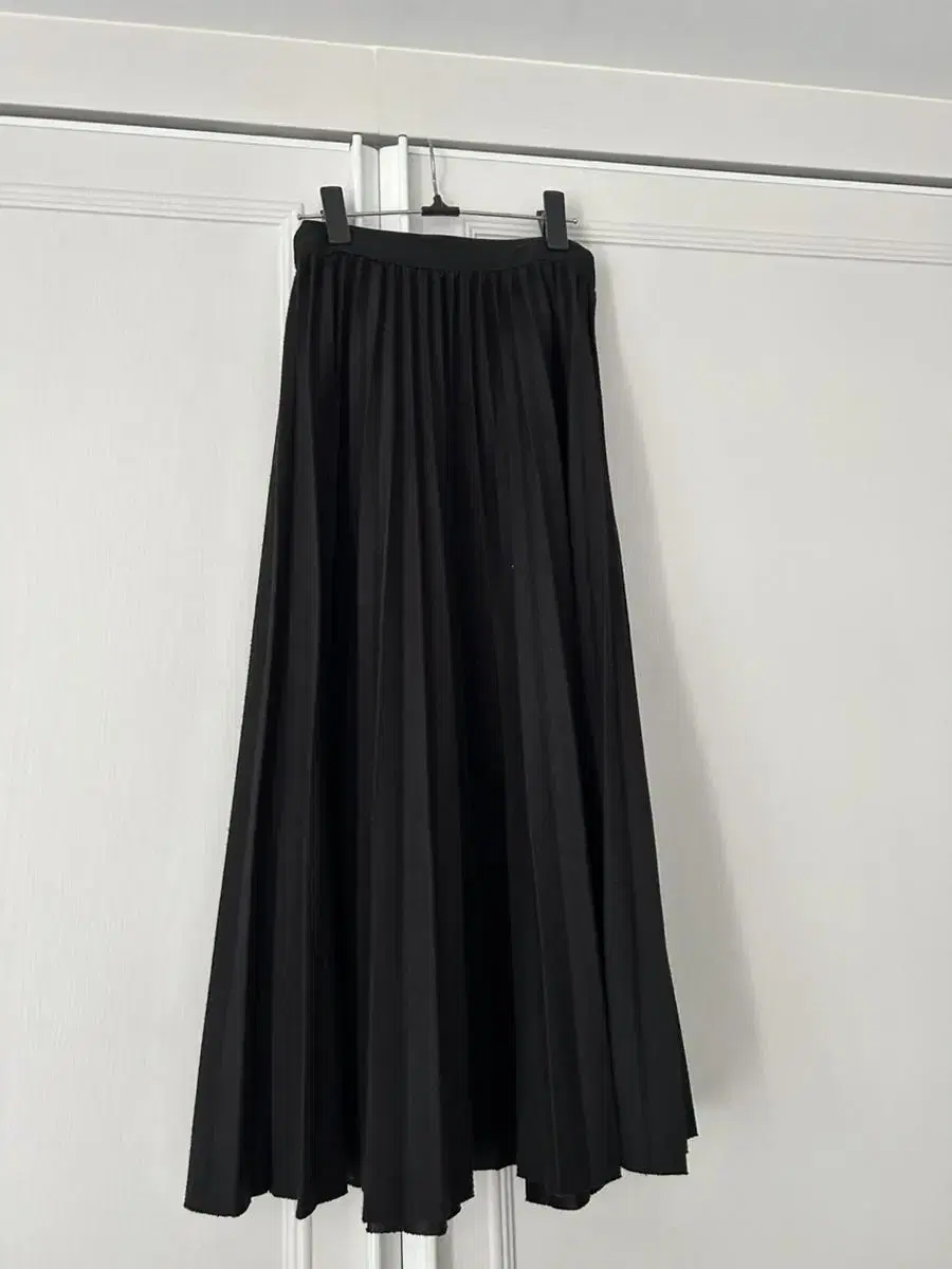 pleated skirt