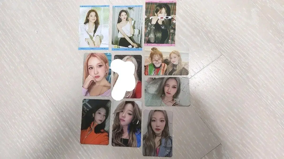 Fromis 9 Anything 5pcs 13,000 won : album Components