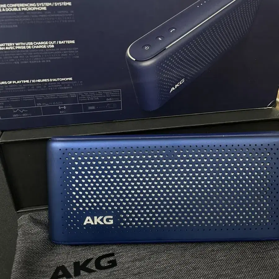 AKG 스피커