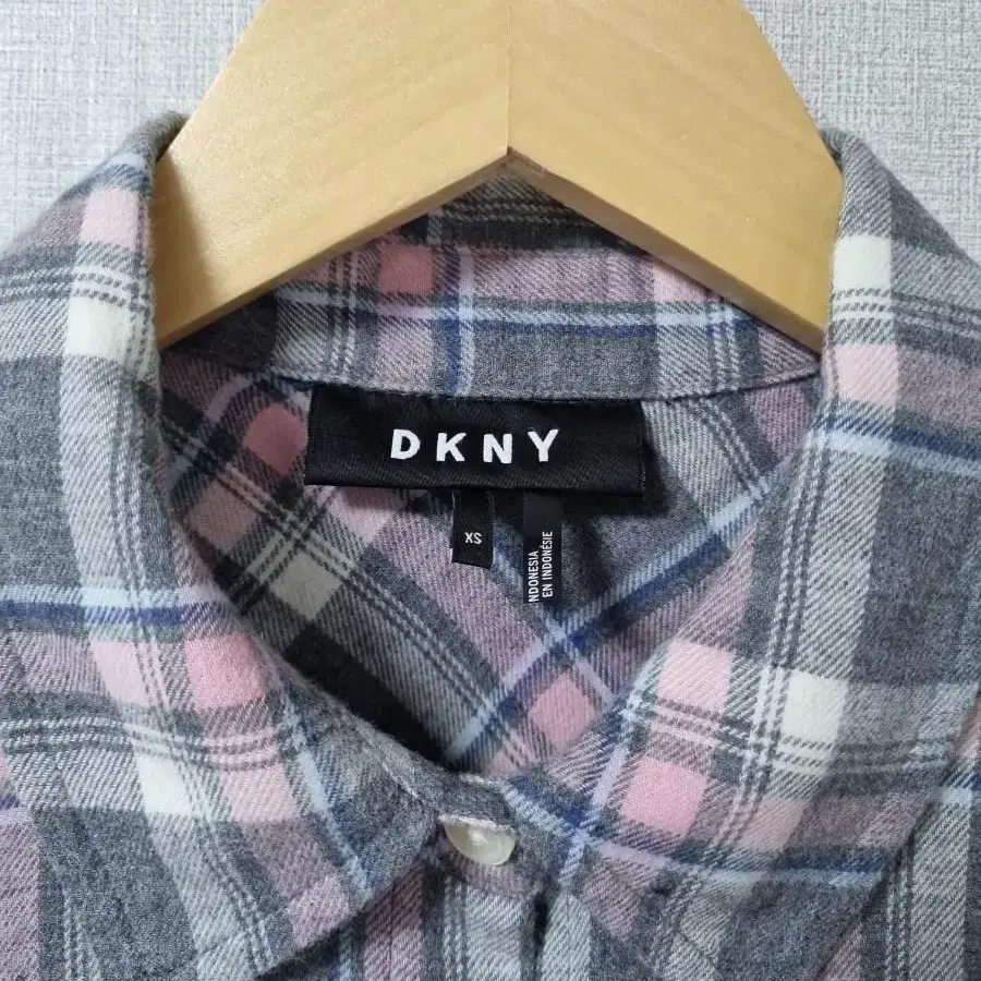 XS DKNY 롤업 체크 롱셔츠