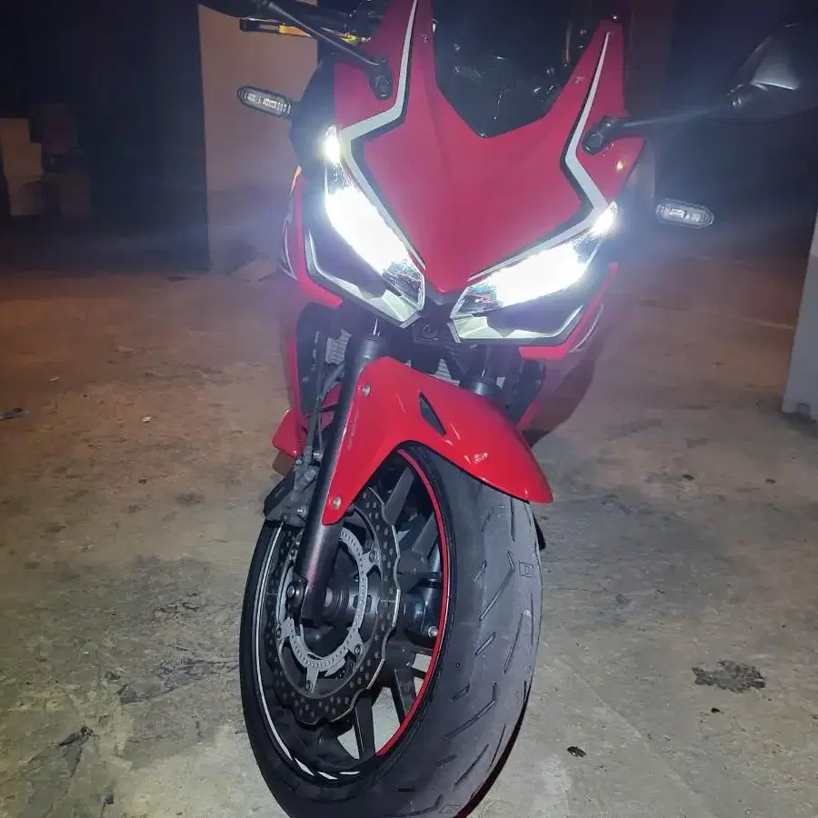 cbr500r 21년식 짧은키로수 판매합니다 가격내림