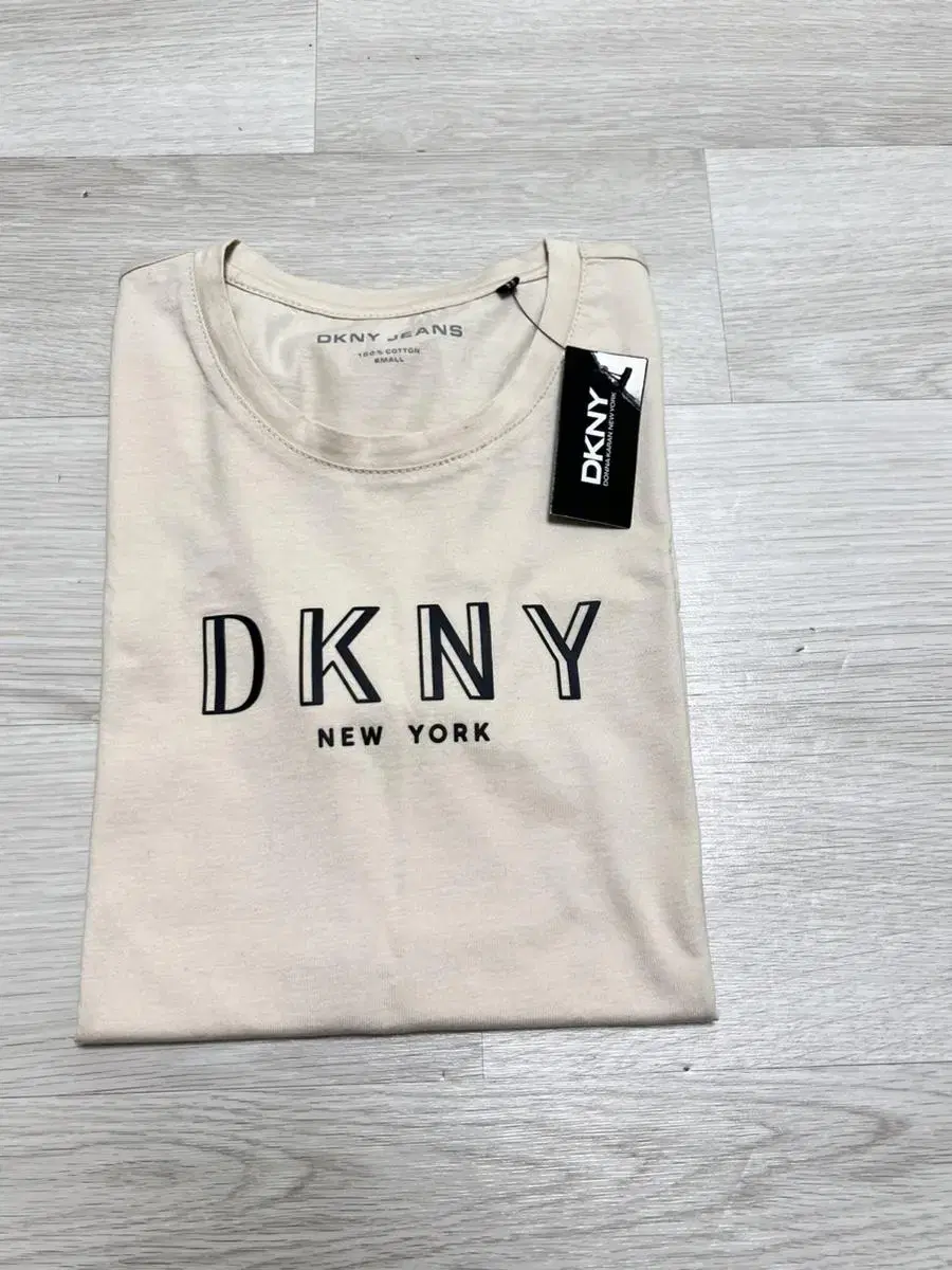 DKNY 여성 반팔 티셔츠