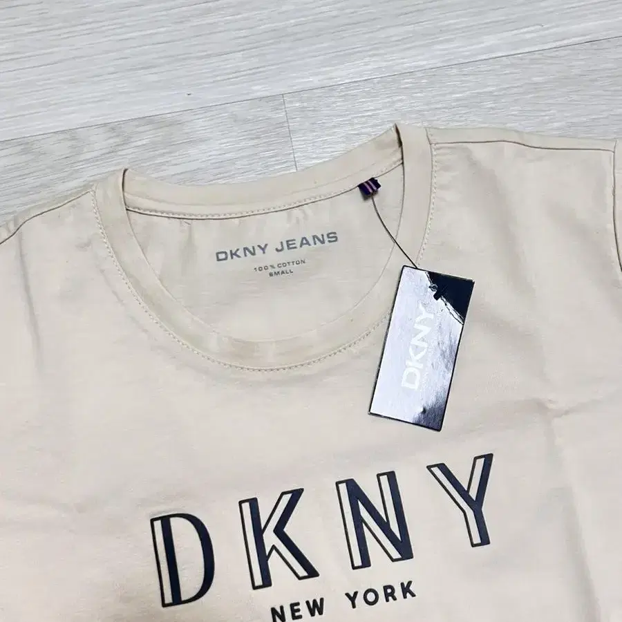 DKNY 여성 반팔 티셔츠