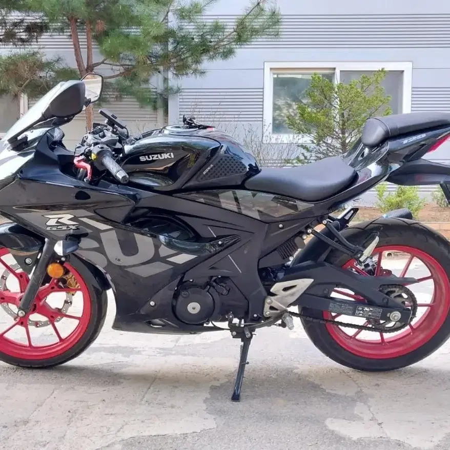 honda cb125r vs suzuki gsx s125