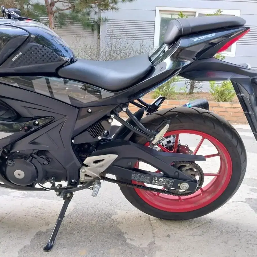 honda cb125r vs suzuki gsx s125