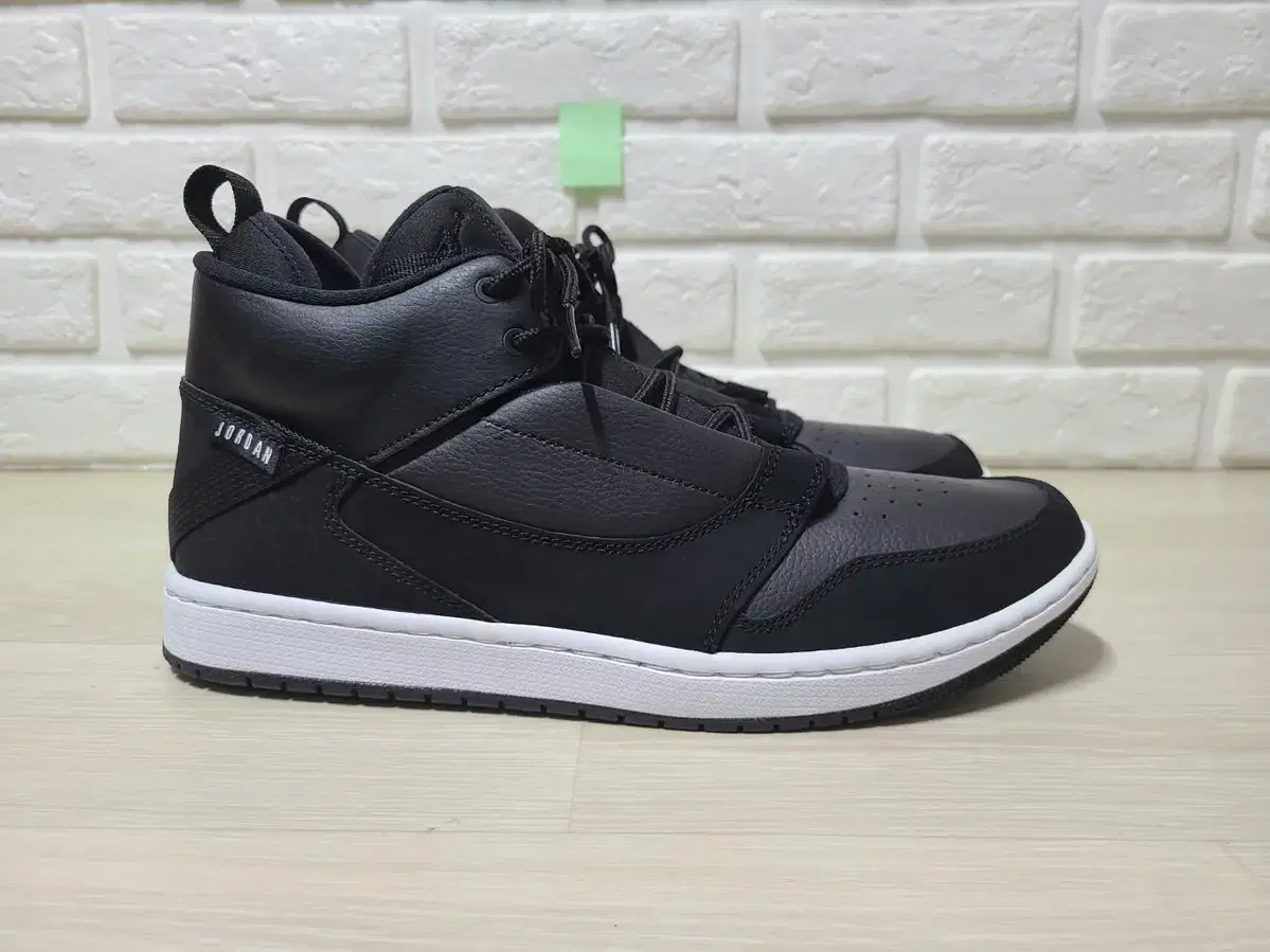 Jordan Fadeaway Black 290mm