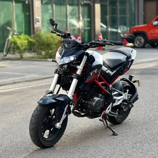 베넬리tnt 125cc 16년식 짧은키로수 관리잘된차량