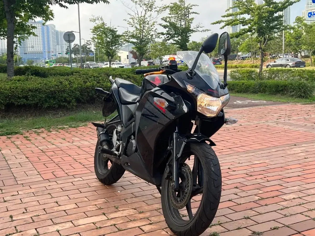 혼다 CBR125r 흑마  15년식 3만키로 145만원 sc머플러