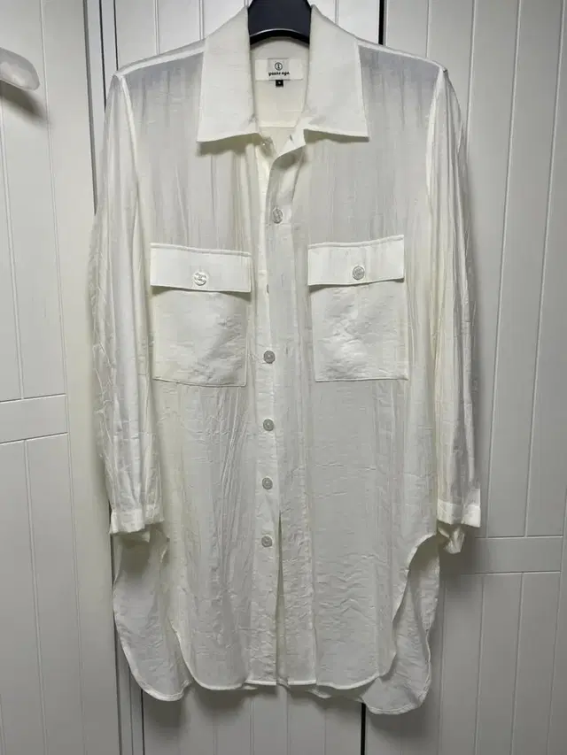 이얼즈어고 IVORY CREASE SILKY LONG SHIRTS