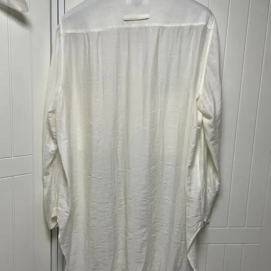 이얼즈어고 IVORY CREASE SILKY LONG SHIRTS