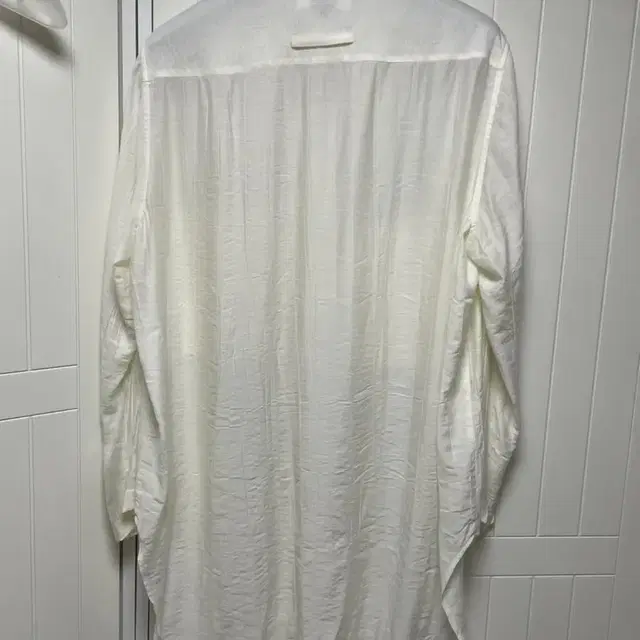 이얼즈어고 IVORY CREASE SILKY LONG SHIRTS