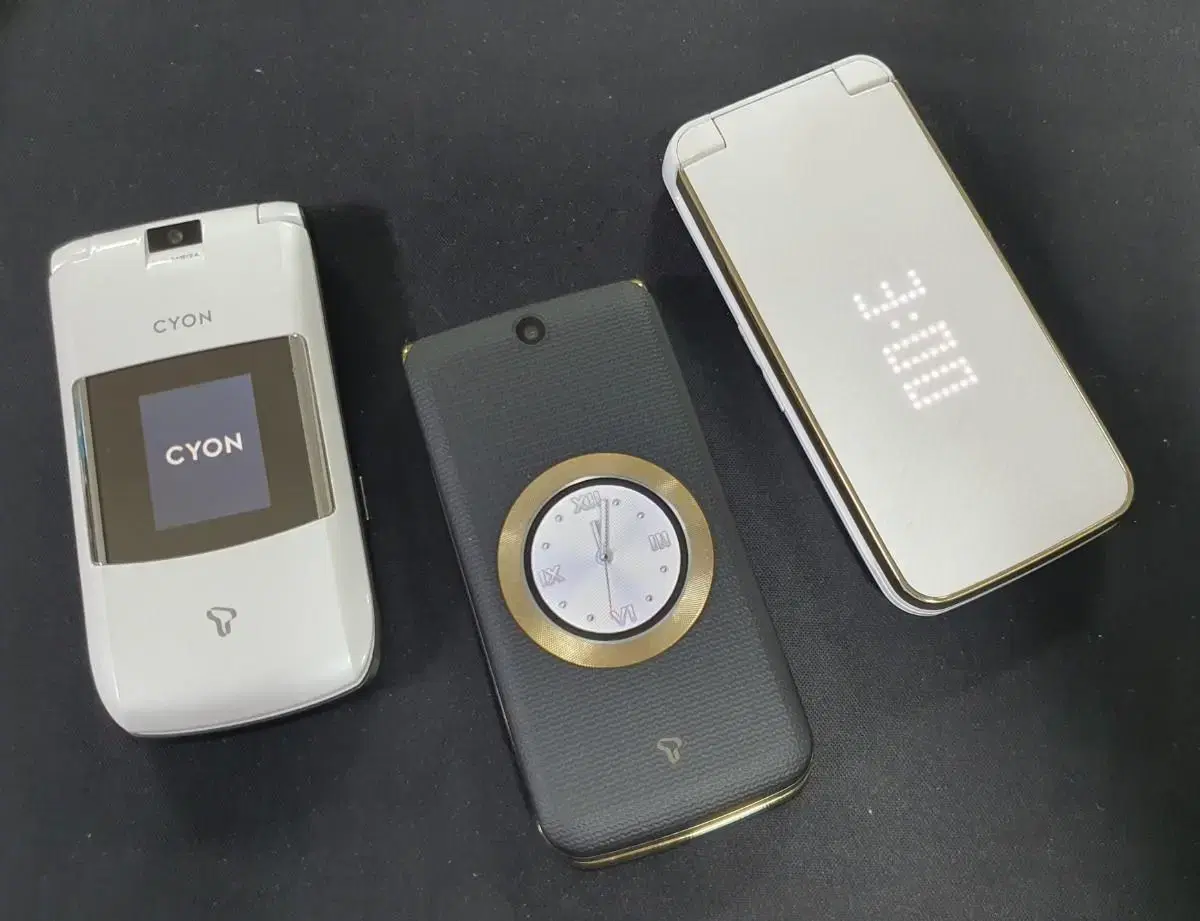 엘지 3G Folder Feature Phone(Goggle Phone, Wine Phone 3, Wine Phone 4) 팔아요. Student Phone, Filial Phone