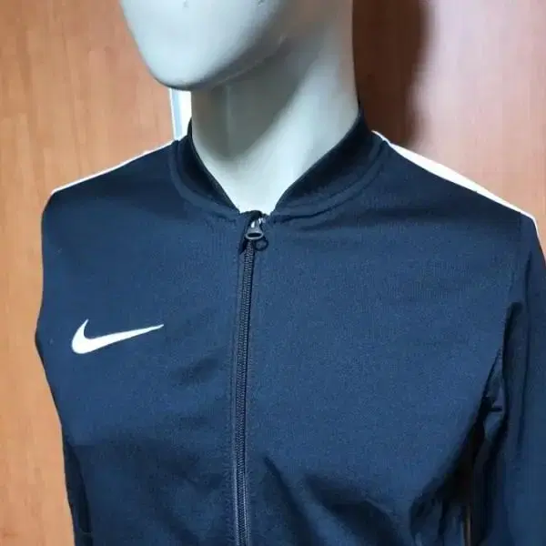 NIKE 나이키트여성트레이닝점퍼상의 S사이즈