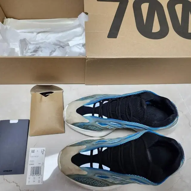 이지 700v3 YEEZY 700 V3