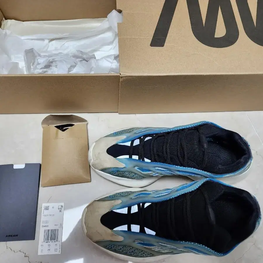 이지 700v3 YEEZY 700 V3