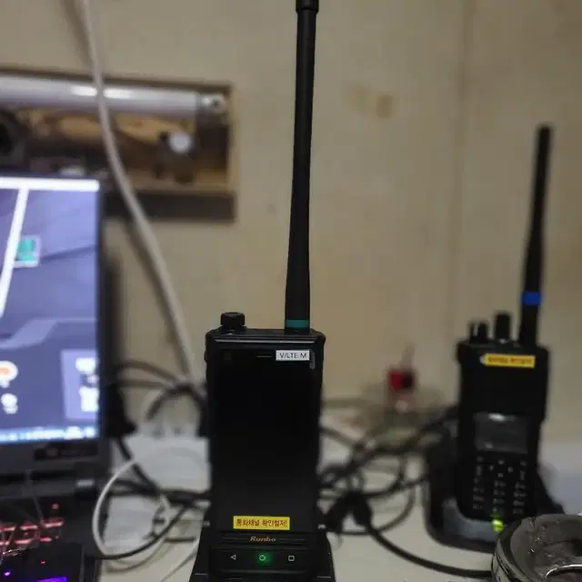 RUNBO E81 스마트 무전기 VHF (아날로그/DMR 겸용) 판매