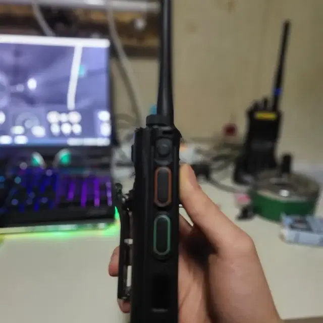 RUNBO E81 스마트 무전기 VHF (아날로그/DMR 겸용) 판매