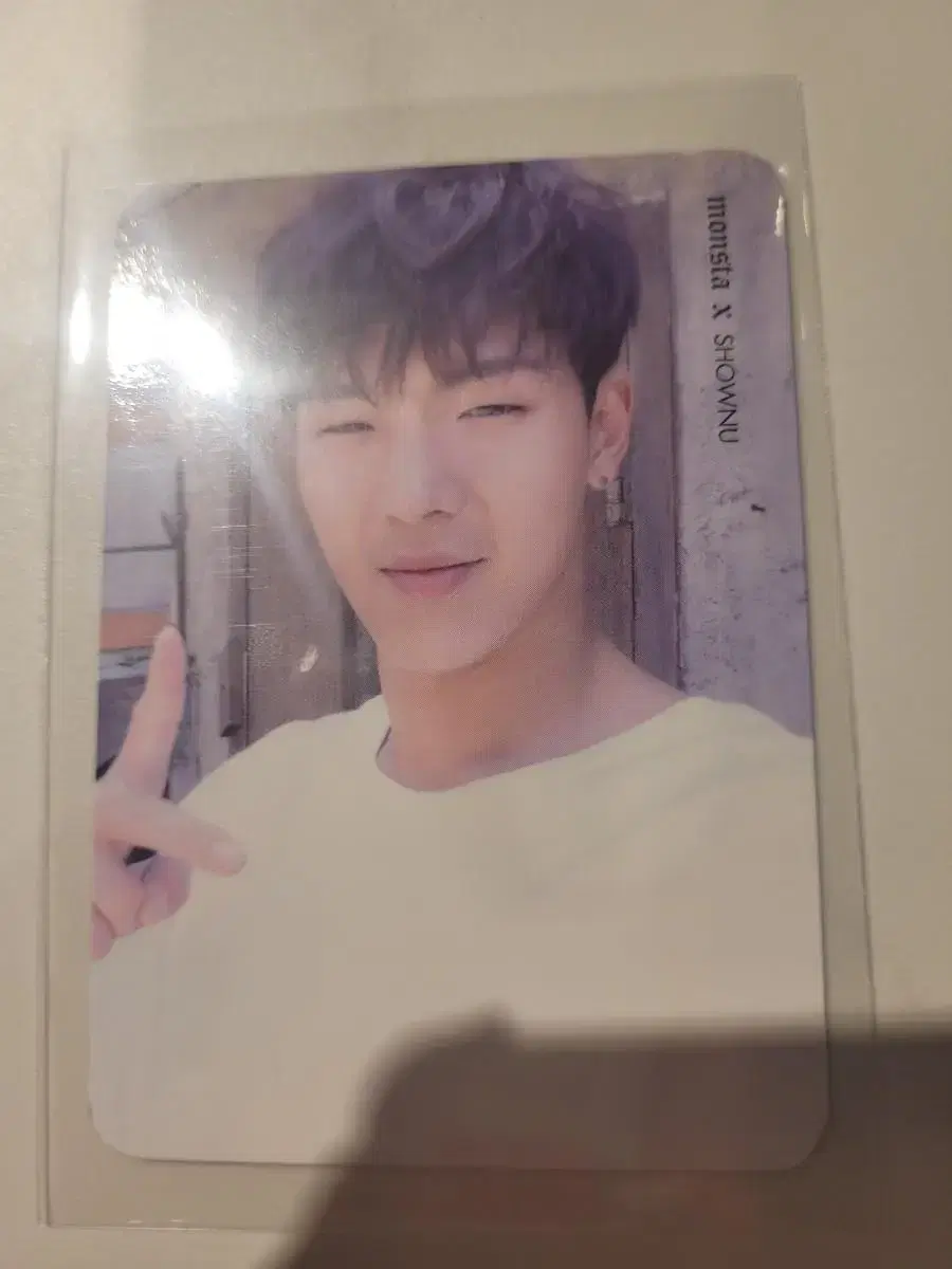 Walk to shownu photocard