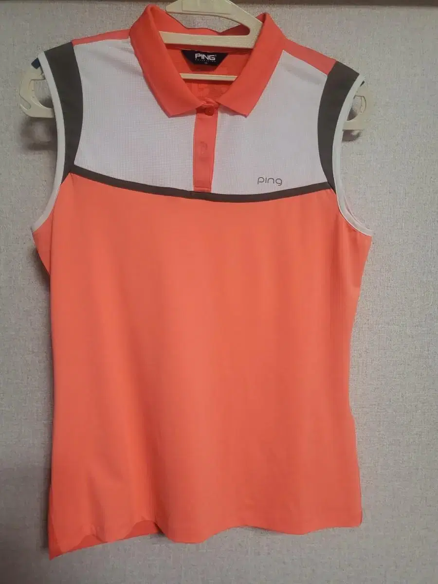 Ping Sleeveless T-Shirt