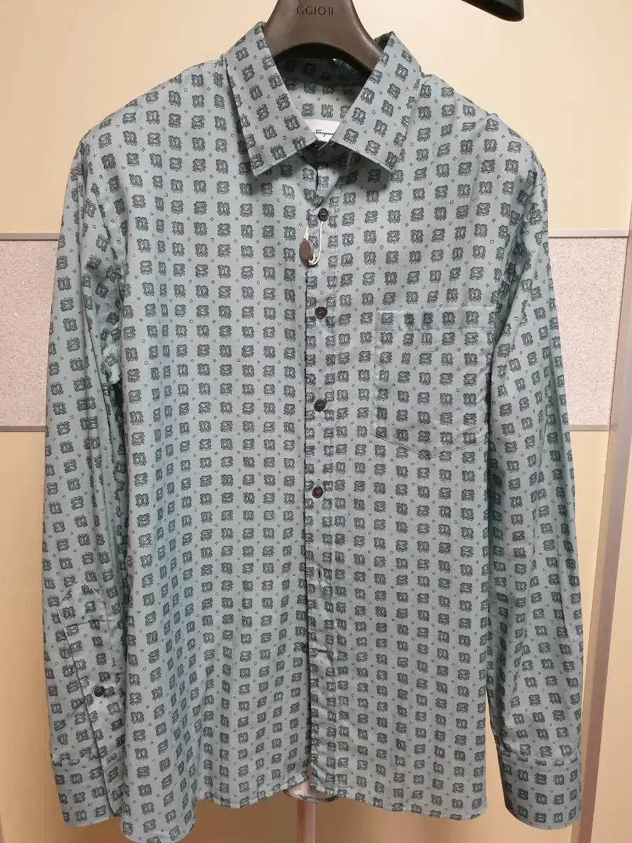 New) Ferragamo Men's Shirt - 110 recommendations