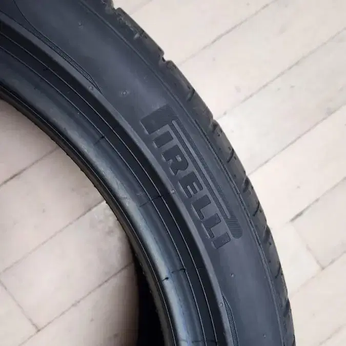 피렐리 피제로 235/40R19 신품1개