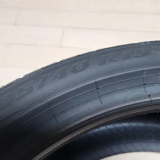 피렐리 피제로 235/40R19 신품1개