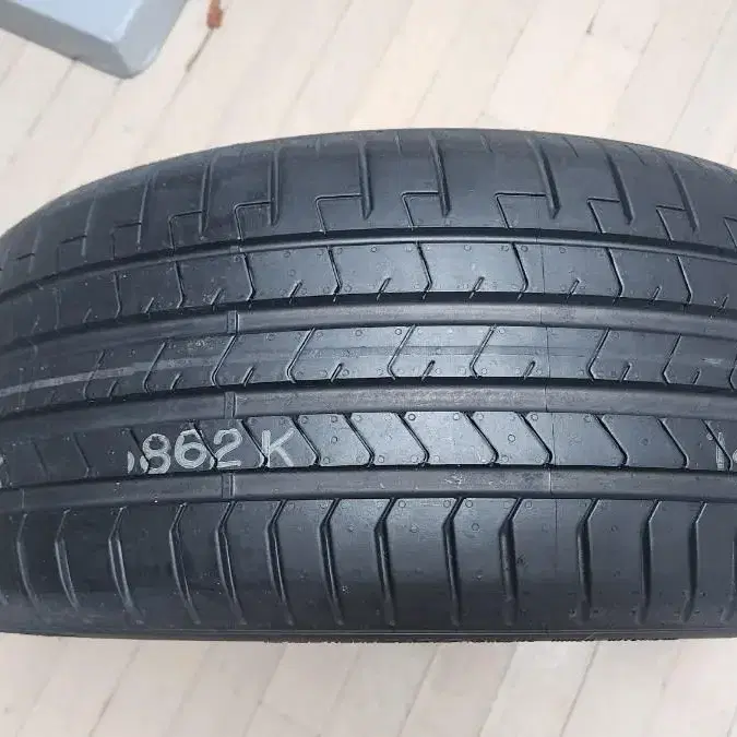 피렐리 피제로 235/40R19 신품1개