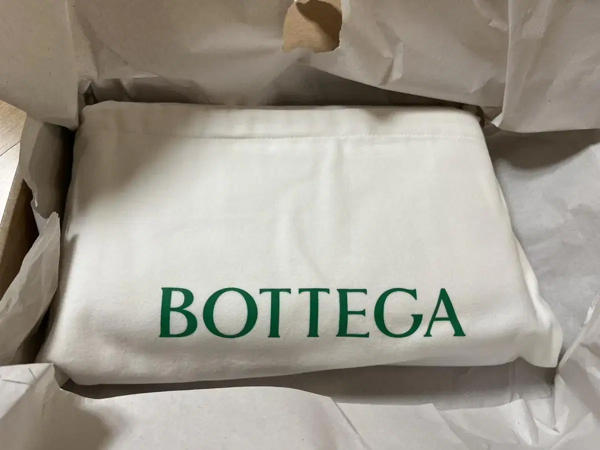 보테가베네타 BOTTEGA VENETA 스트랩 트리오 파우치 블랙