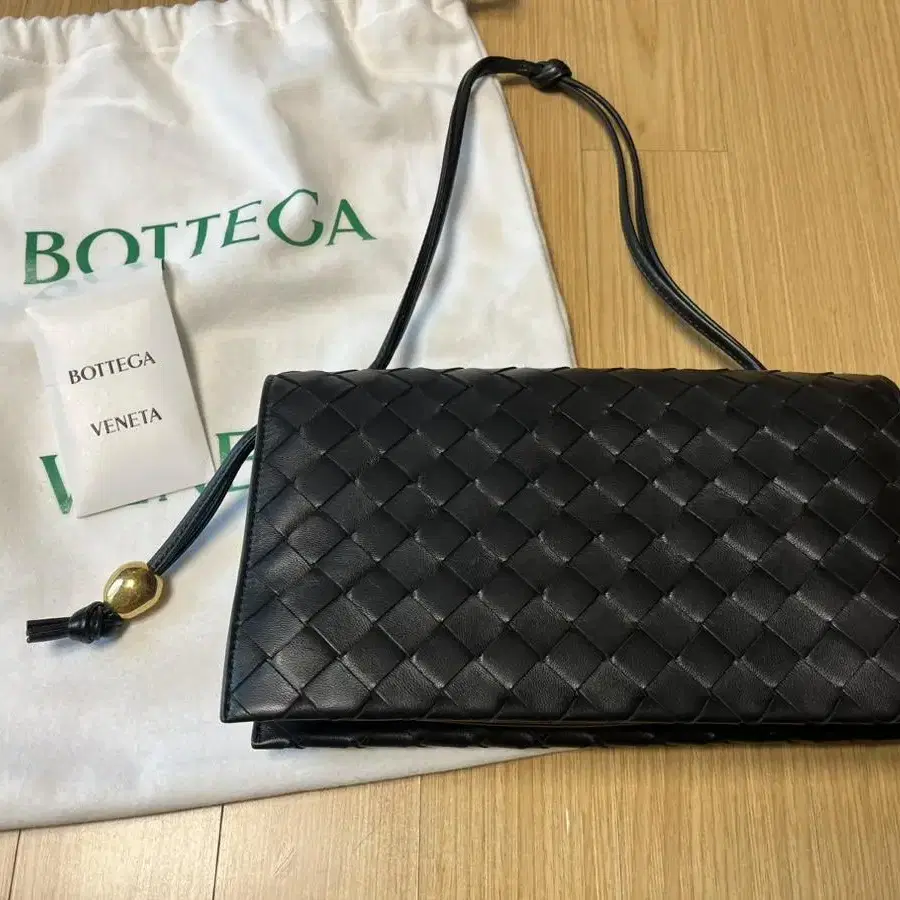 보테가베네타 BOTTEGA VENETA 스트랩 트리오 파우치 블랙