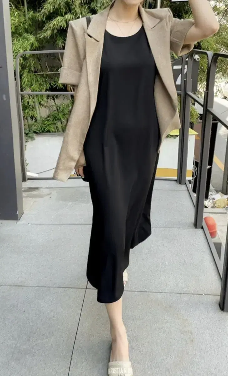 [NEW] Low Sleeveless ONEPIECE Black