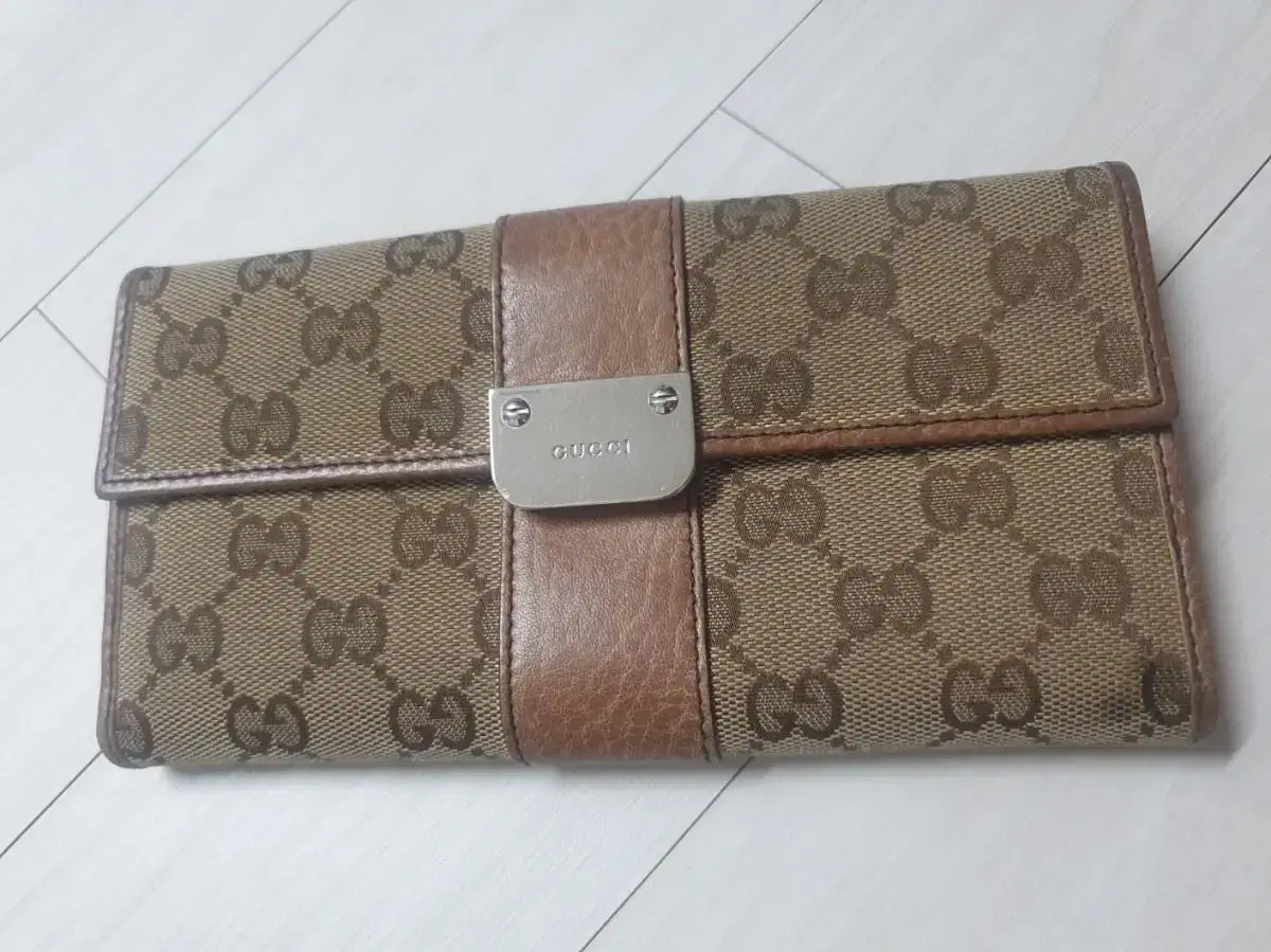 Gucci long wallet