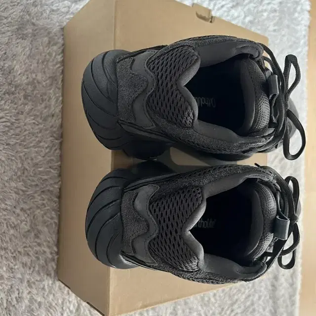 2020 yeezy 500 utility black (255)